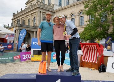 Sparkasse Hannover präsentiert den Neue Presse Beachvolleyball Cup 2026                                    Sportliche Sensation – Laura Ludwig und Julius Brink spielen gemeinsam beim Promi-Match!  